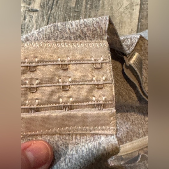 Lace Bras Pure Beauty By Rene Rofe Size 44DD Gray Grey Underwire Lined Bra - Picture 4 of 5